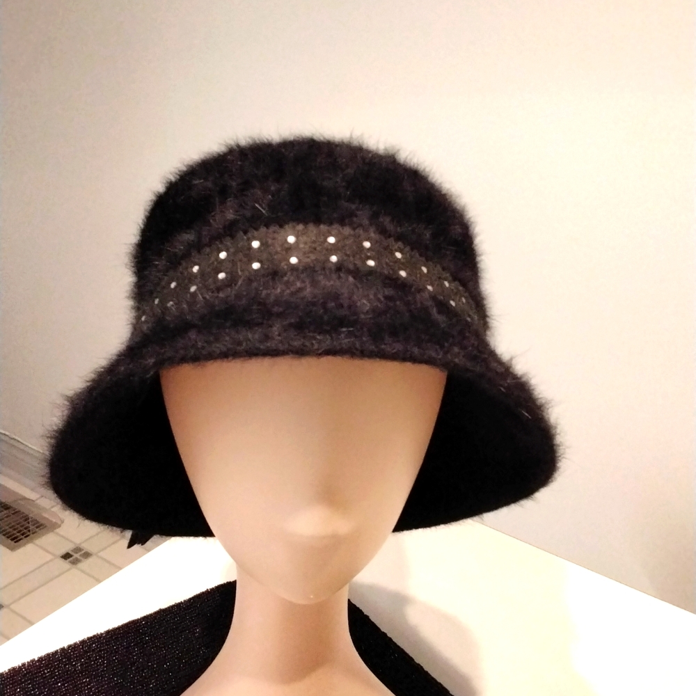 Women’s angora hat with rhinestone trim and bow - Picture 3 of 6